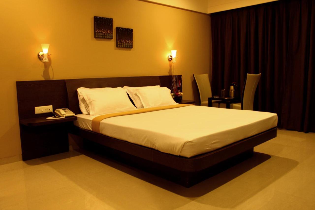 Hotel Solitaire Pune Esterno foto